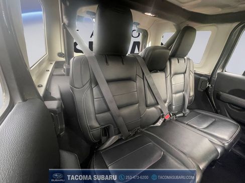 Used 2020 Jeep Wrangler Unlimited Sahara w/ Uconnect 4C Nav & Sound Group AWD/4WD image 18
