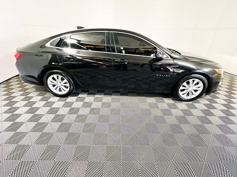 Used 2020 Chevrolet Malibu LT FWD image 2