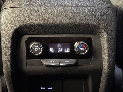 Used 2025 Chevrolet Traverse LT AWD/4WD image 35