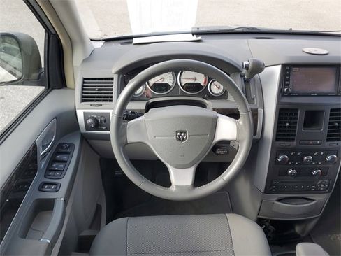 Used 2009 Dodge Grand Caravan SXT w/ Entertainment Group 2 image 11