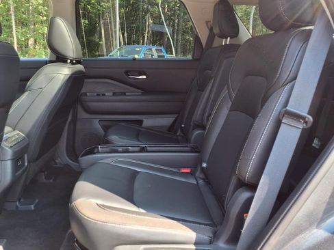 Used 2024 Nissan Pathfinder SL w/ SL Premium Package image 34