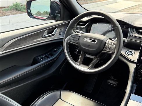 Certified 2025 Jeep Grand Cherokee L Limited w/ Black Appearance Package RWD image 10