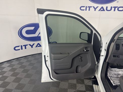Used 2018 Nissan Frontier S RWD image 14