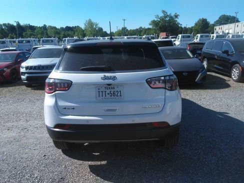 Used 2024 Jeep Compass Limited AWD/4WD image 2