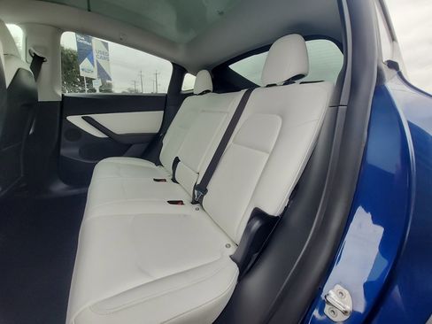 Used 2021 Tesla Model Y Long Range image 12