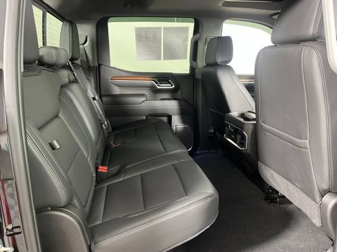 Used 2025 GMC Sierra 1500 Denali w/ Denali Reserve Package AWD/4WD image 8