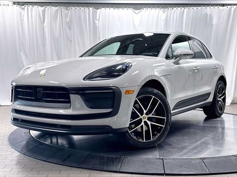 Used 2025 Porsche Macan AWD/4WD image 1