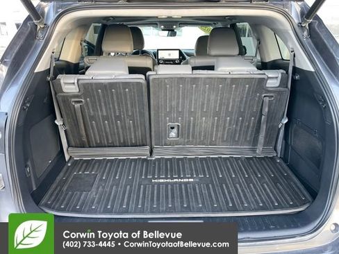 Used 2023 Toyota Highlander Limited image 22