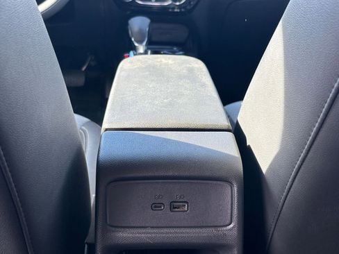 Used 2025 Chevrolet Trax LT image 23