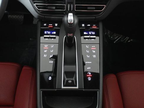 Used 2026 Porsche Macan AWD/4WD image 24