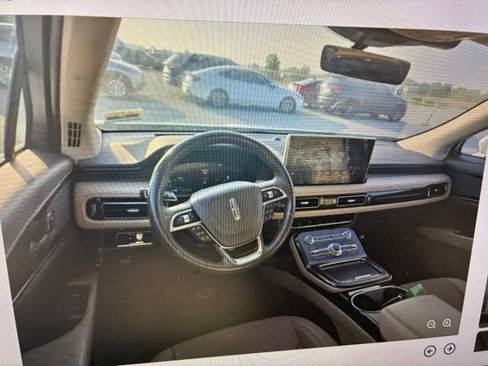 Used 2023 Lincoln Nautilus Reserve AWD/4WD image 7