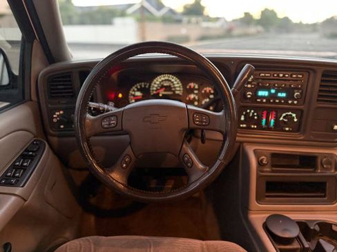 Used 2006 Chevrolet Suburban LS w/ Smart Select Package RWD image 23