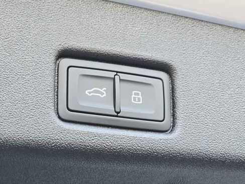 New 2025 Audi Q5 Premium image 17