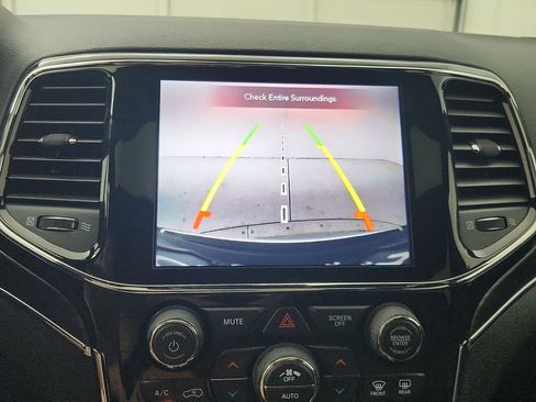 Certified 2022 Jeep Grand Cherokee Limited AWD/4WD image 11