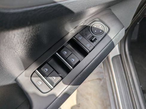 Certified 2025 Kia Soul LX w/ LX Technology Package FWD image 19