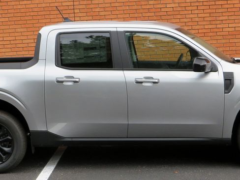 New 2024 Ford Maverick Lariat w/ Black Appearance Package image 8