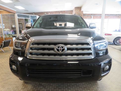 Used 2014 Toyota Sequoia Platinum AWD/4WD image 2