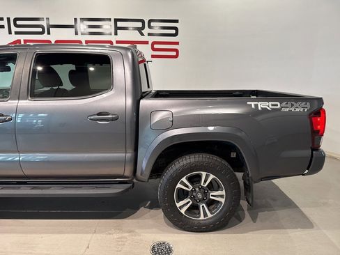 Used 2019 Toyota Tacoma TRD Sport image 6
