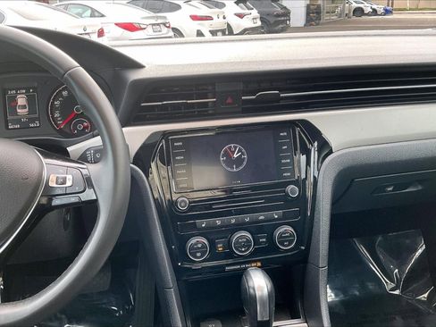 Used 2022 Volkswagen Passat 2.0T SE image 6