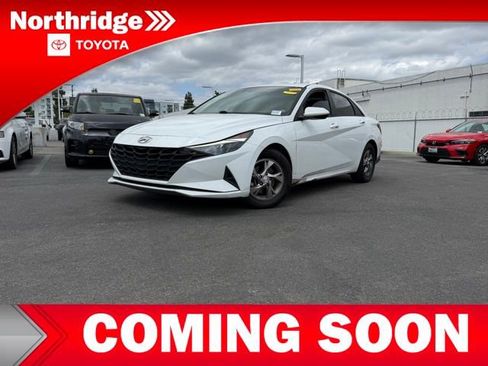 Used 2021 Hyundai Elantra SE FWD image 3