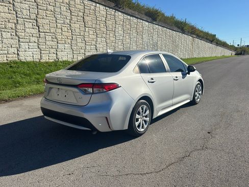 Used 2021 Toyota Corolla LE image 3