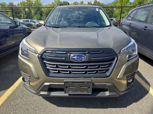 Used 2024 Subaru Forester Limited AWD/4WD image 2