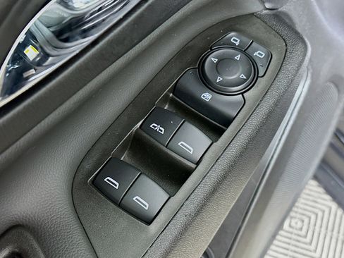 Used 2024 Chevrolet Equinox LT image 17