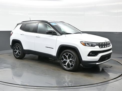 Used 2024 Jeep Compass Limited AWD/4WD image 11