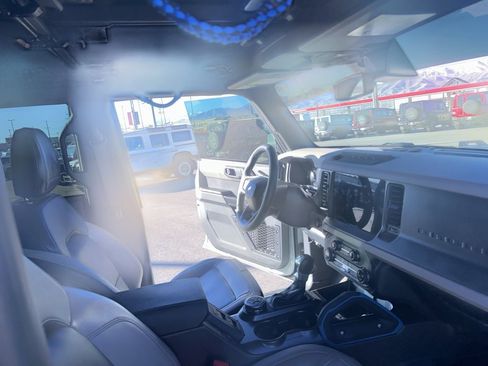 Used 2024 Ford Bronco Wildtrak image 10