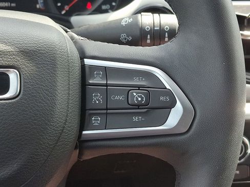 Used 2025 Jeep Compass Limited AWD/4WD image 23