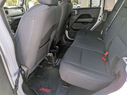 Used 2019 Jeep Wrangler Unlimited Sahara image 24