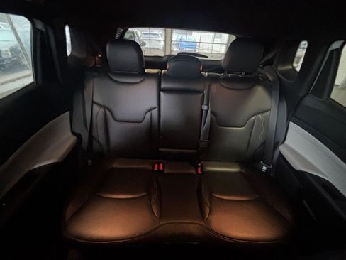 Used 2025 Jeep Compass Limited image 39