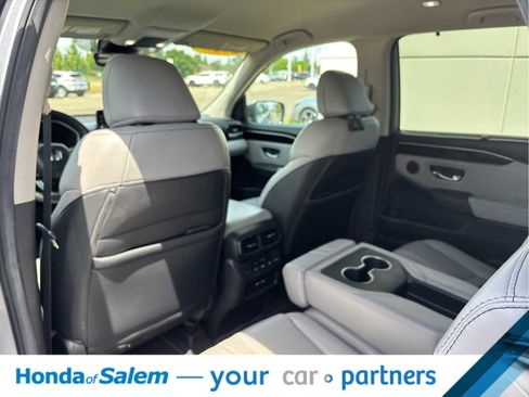 Used 2025 Honda Pilot EX-L image 12