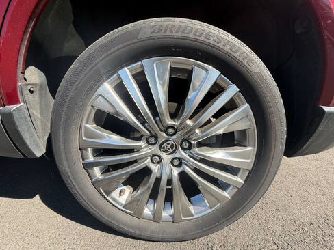 Used 2021 Toyota Venza Limited w/ Advanced Technology Package AWD/4WD image 5