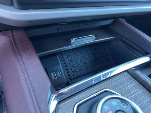 Used 2023 Ford Expedition Limited image 28