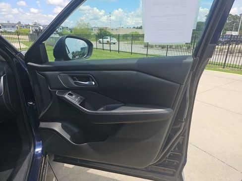 Used 2025 Nissan Rogue SV FWD image 19