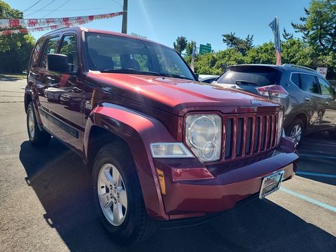 Used 2012 Jeep Liberty Sport AWD/4WD image 4