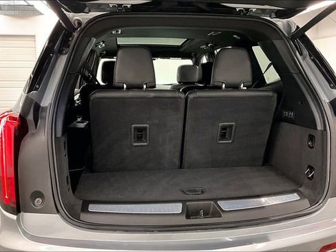 Used 2025 Cadillac XT6 Premium Luxury image 41