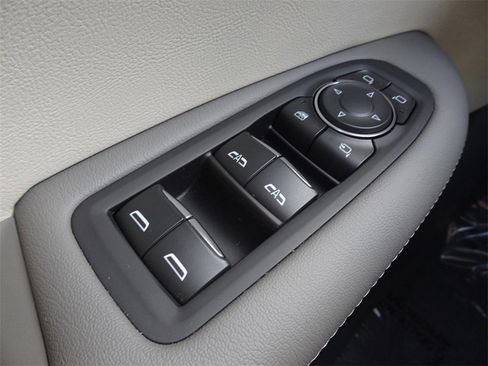 Certified 2024 Cadillac XT5 Premium Luxury w/ LPO, Floor Liner Package image 25