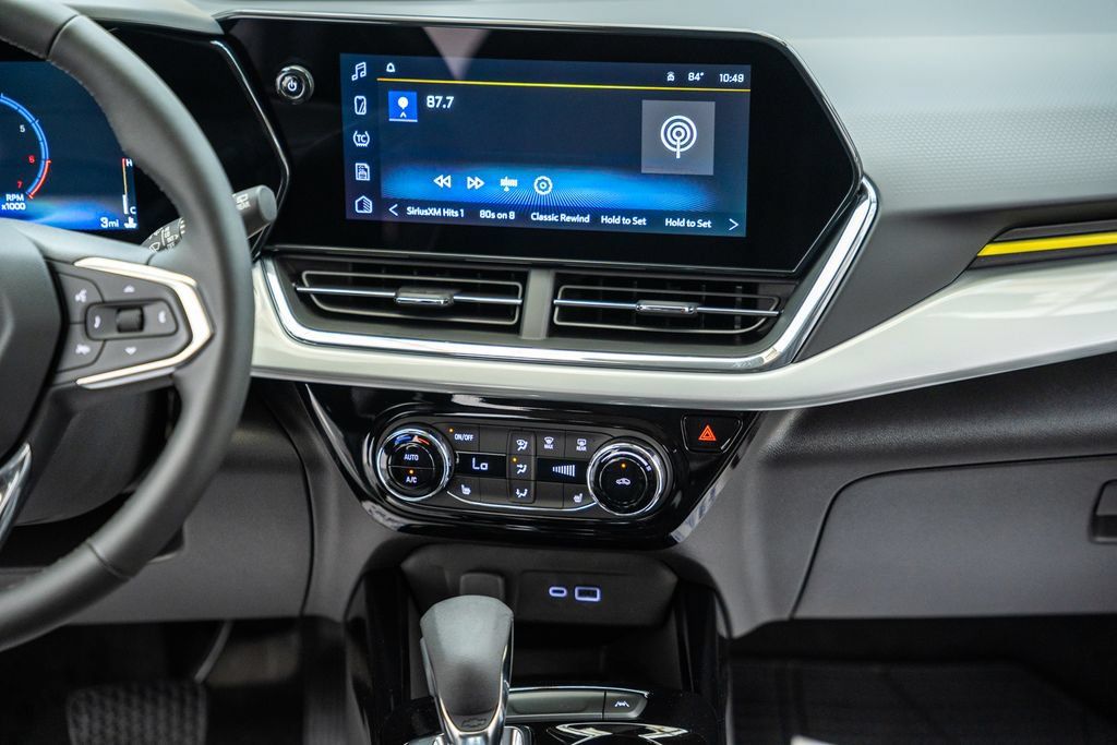 New 2026 Chevrolet Trax LT w/ Sunroof Package FWD image 21