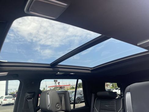 Certified 2023 Cadillac Escalade V w/ LPO, ONYX Package AWD/4WD image 19