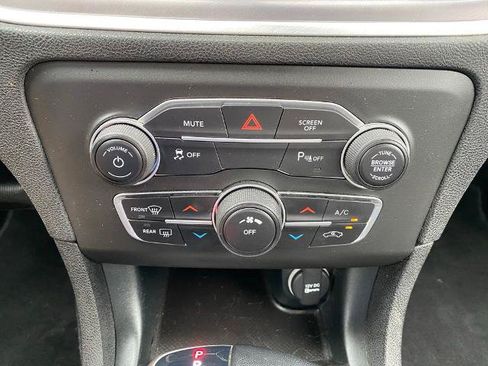 Used 2022 Dodge Charger SXT RWD image 21
