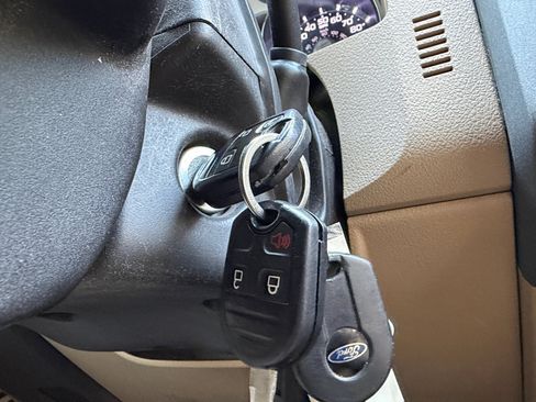 Used 2011 Ford F250 XLT w/ XLT Premium Pkg AWD/4WD image 19