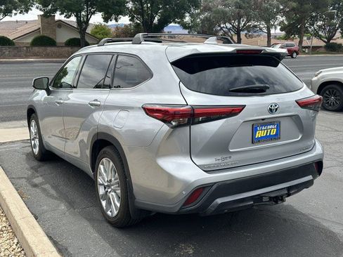 Used 2021 Toyota Highlander Limited AWD/4WD image 5