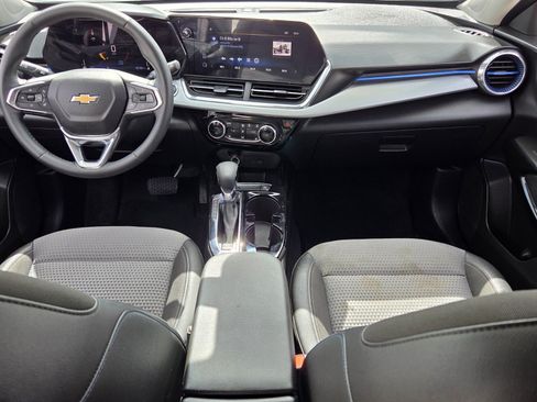 Used 2025 Chevrolet Trax LT w/ Driver Confidence Package FWD image 12