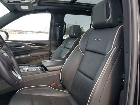 Certified 2024 Cadillac Escalade Sport image 19