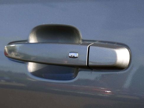 Used 2023 GMC Acadia SLT image 13