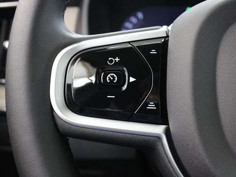 New 2026 Volvo XC90 B6 Plus w/ Protection Package Premier AWD/4WD image 28