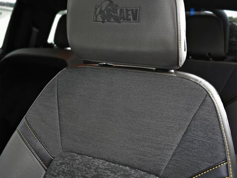 Used 2024 Chevrolet Colorado ZR2 w/ ZR2 Bison Edition image 15