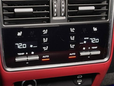 Used 2021 Porsche Cayenne Turbo image 23